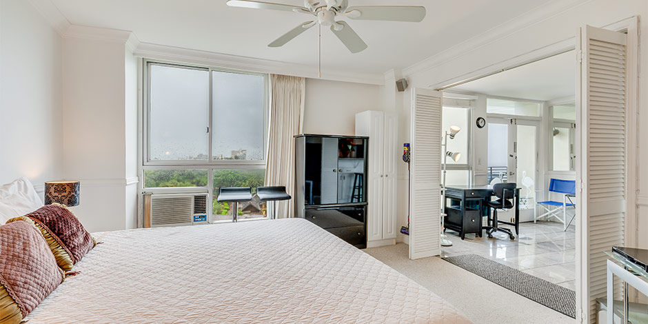 Bedroom 1BR Suite at Waikiki Grand