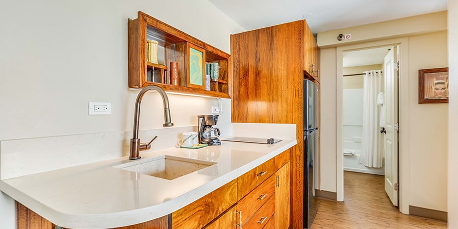 One Bedroom City Mountain Kitchenette View at Bamboo Waikiki Hotel