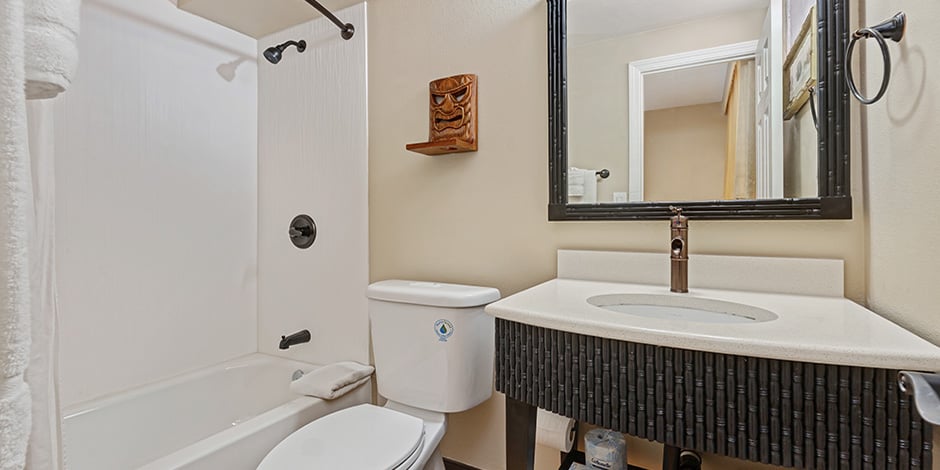 Deluxe City View Studio Kitchenette at Bamboo Waikiki Hotel