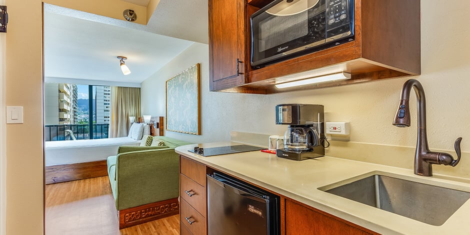 Deluxe City View Studio Kitchenette at Bamboo Waikiki Hotel