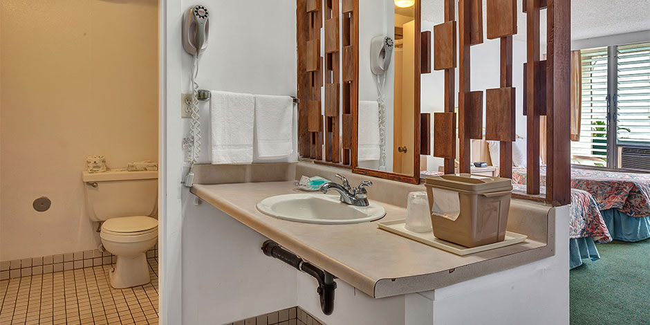 Bathroom in standard room at Pagoda Hilo Bay Hotel