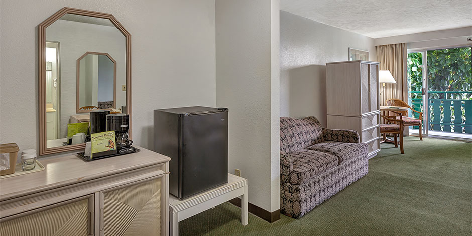 Interior of superior room at Pagoda Hilo Bay Hotel