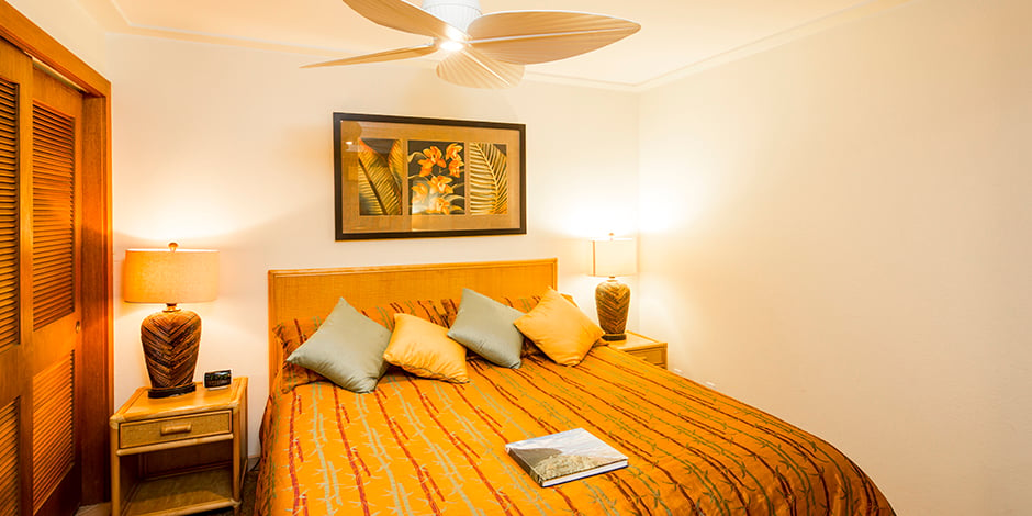 Bedroom at Kiahuna Plantation