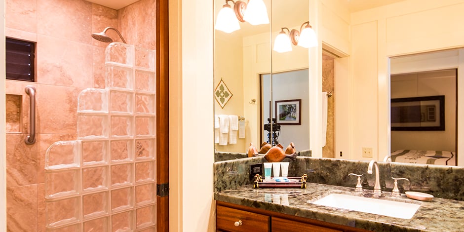 Bathroom at Kiahuna Plantation