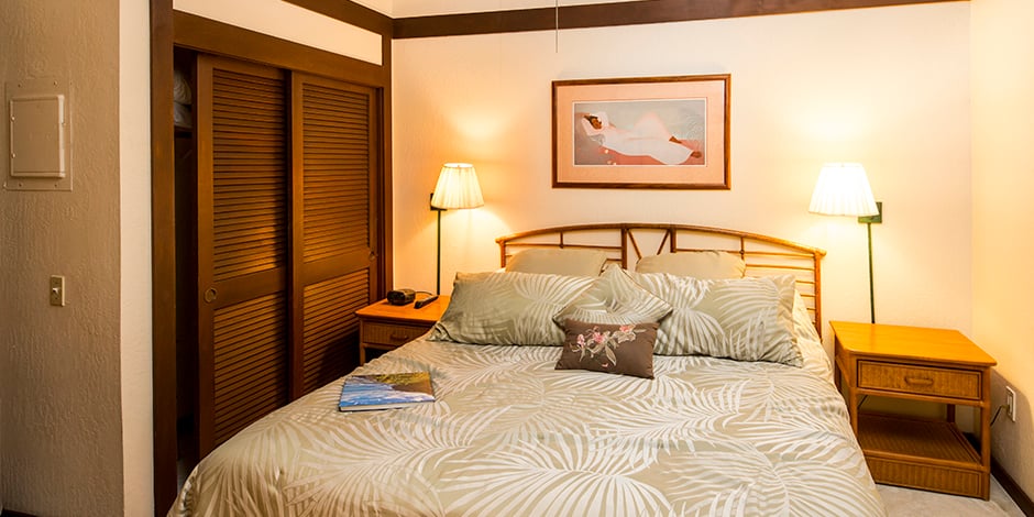 Bedroom at Kiahuna Plantation