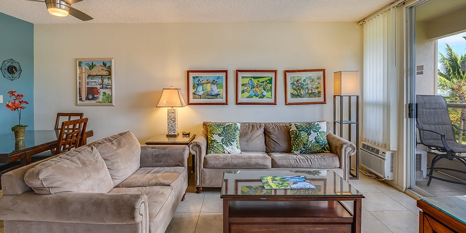 Living room at Maui Banyan