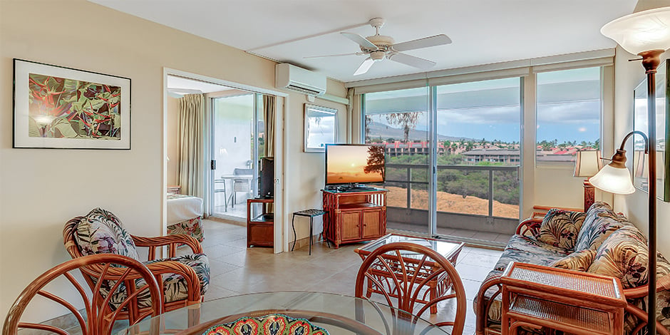 Living room Maui Banyan