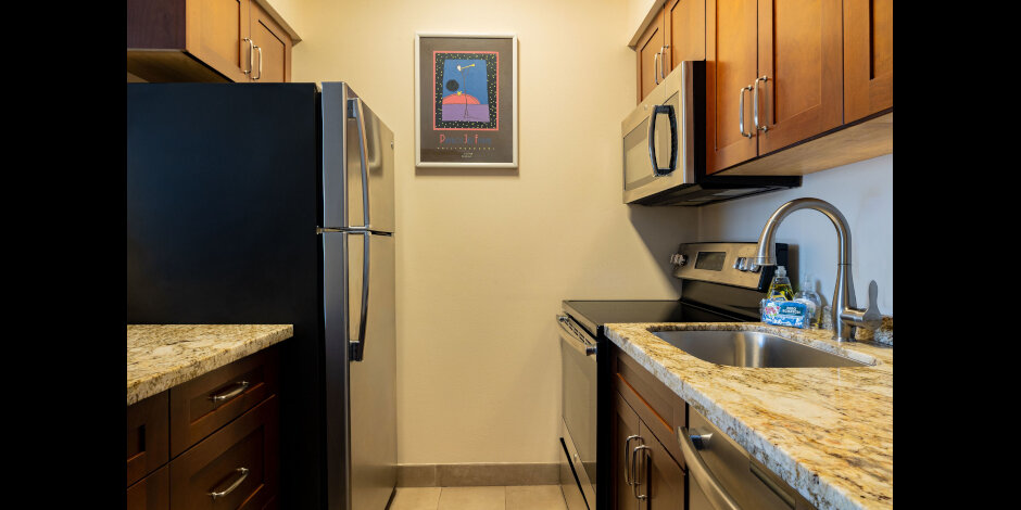 /images/MLS/rooms/lahainashores-mv-06-300x150.jpg