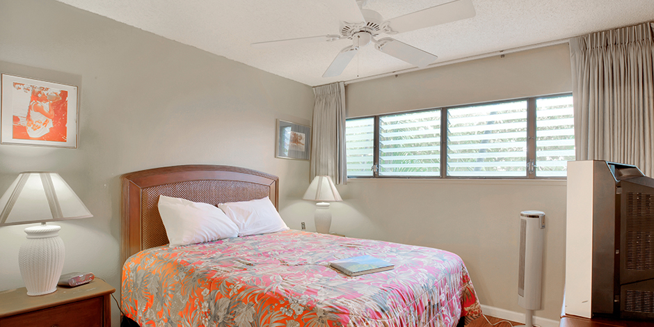 Bedroom veiw in a 1-Bedroom Oceanfront at Molokai Shores
