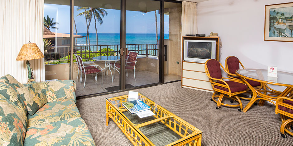 1 Bedroom Oceanfront livingroom at Paki Maui