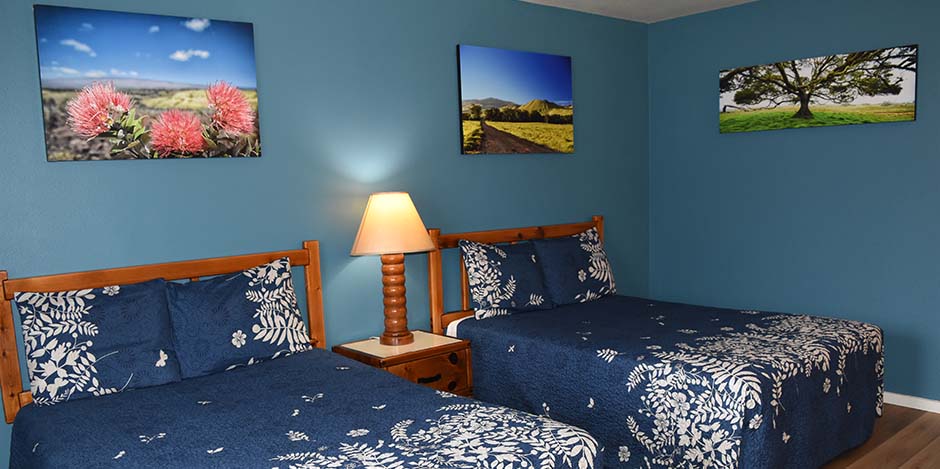 Twin beds at the Standard Room at Waimea Country Lodge