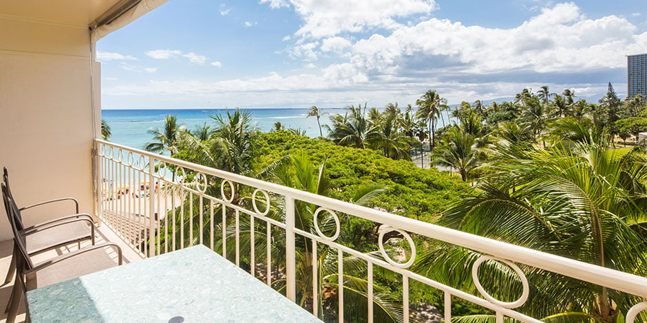 Exterior of Castle Waikiki Shore