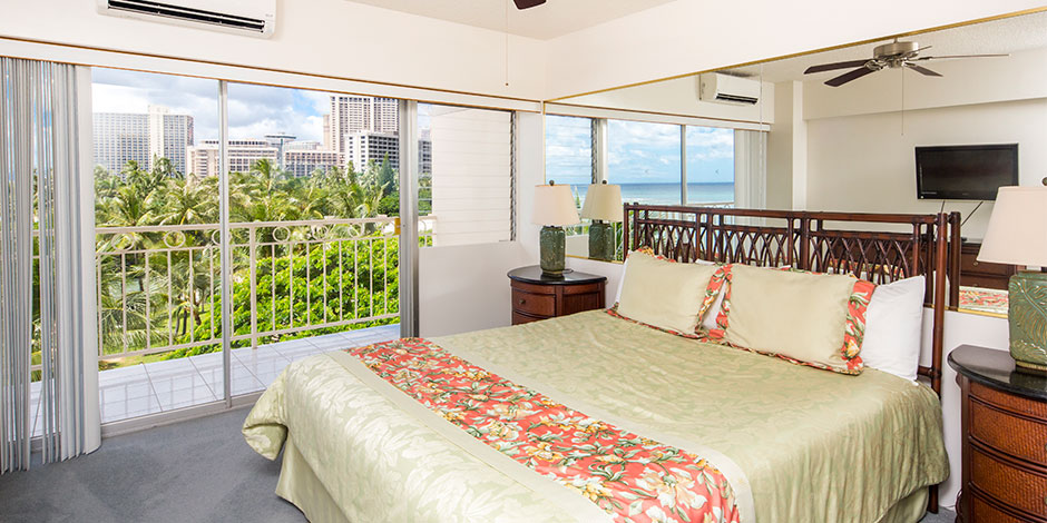 Bedroom at Castle Waikiki Shore